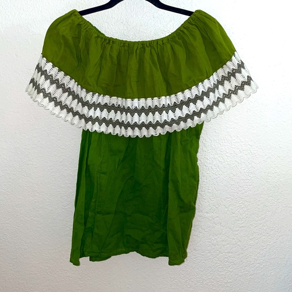 Mexican traditional off the shoulder embroidered blouse - Picture 2 of 7